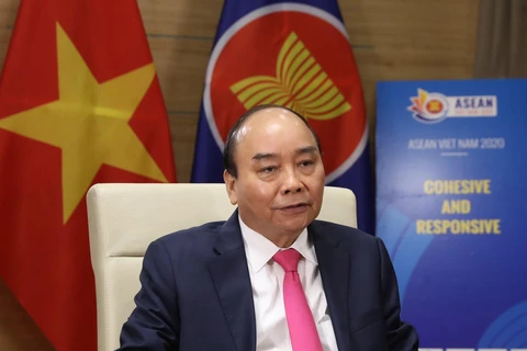 Thủ tướng Nguyễn Xuân Phúc, Chủ tịch ASEAN 2020 trả lời phỏng vấn kết quả của 2 hội nghị. (Ảnh: Thống Nhất/TTXVN)