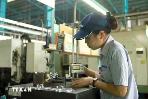 Hoạt động sản xuất tại Công ty trách nhiệm hữu hạn Strong Way khu công nghiệp Khai Quang, tỉnh Vĩnh Phúc. Ảnh minh họa. (Ảnh: Hoàng Hùng/TTXVN)