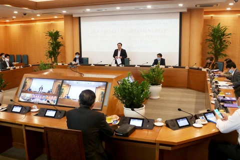 Ông Vương Đình Huệ, Ủy viên Bộ Chính trị, Bí thư Thành ủy Hà Nội phát biểu chỉ đạo hội nghị. (Ảnh:Đỗ Phương Anh/TTXVN)