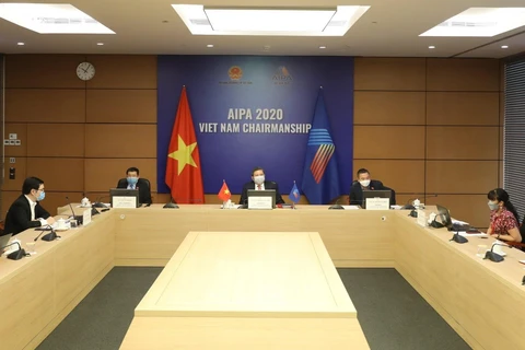 Chủ nhiệm Ủy ban Đối ngoại của Quốc hội Nguyễn Văn Giàu chủ trì điểm cầu Hà Nội. (Ảnh: Văn Điệp/TTXVN) 
