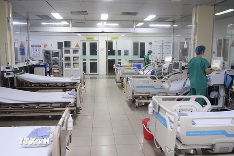 Cơ sở vật chất, trang thiết bị điều trị tại Bệnh viện bệnh lý hô hấp cấp tính số 2 (Hạ Long). (Nguồn: TTXVN phát)