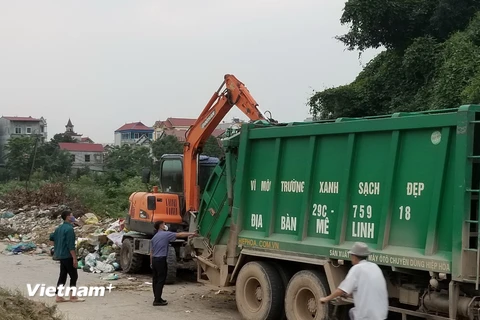 Chiều 7/5, toàn bộ rác thải sinh hoạt thông thường tập kết tại khu vực xã Mê Linh đã được thu dọn, vận chuyển xử lý đảm bảo vệ sinh môi trường theo đúng quy định. (Ảnh: Minh Nghĩa/Vietnam+).
