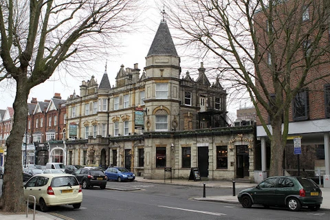 Khách sạn nhỏ Drayton Court ở London, nơi người thanh niên Nguyễn Tất Thành từng ở và làm việc.