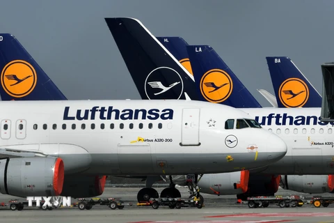 Máy bay của hãng hàng không Lufthansa tại sân bay ở Munich, miền nam nước Đức ngày 27/3/2020. (Nguồn: AFP/TTXVN)