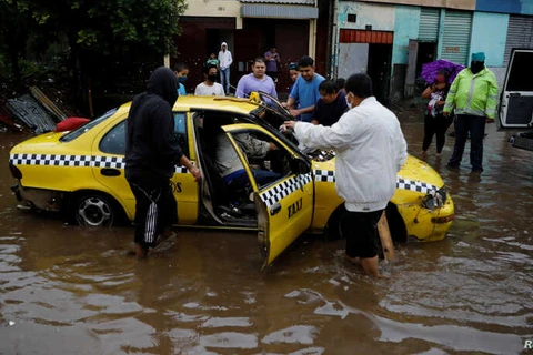 Bão nhiệt đới Amanda gây lụt lội ở El Salvador. (Nguồn: Reuters)