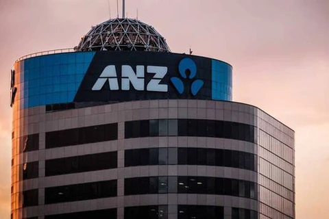 Logo biểu tượng Tập đoàn ngân hàng Australia & New Zealand (ANZ) trên nóc một tòa nhà. (Nguồn: Getty Images)