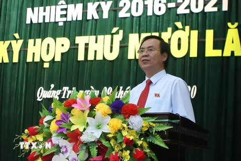 Ông Võ Văn Hưng, tân Chủ tịch Ủy ban Nhân dân tỉnh Quảng Trị nhiệm kỳ 2016- 2021 phát biểu nhận nhiệm vụ tại kỳ họp. (Ảnh: Hồ Cầu/TTXVN)