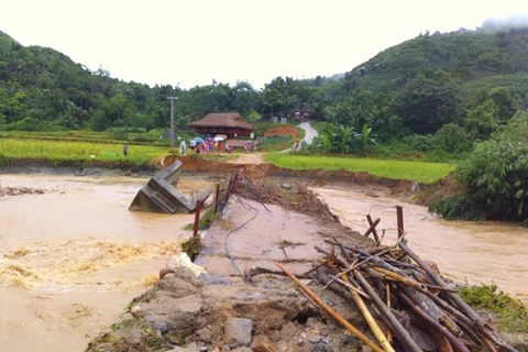 Cầu bản Đáp, huyện Bảo Yên, tỉnh Lào Cai bị nước lũ cuốn trôi. (Nguồn: baolaocai.vn)