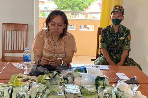 Bắt nhóm đối tượng đi xe máy vượt biên giới mang ma túy vào Việt Nam