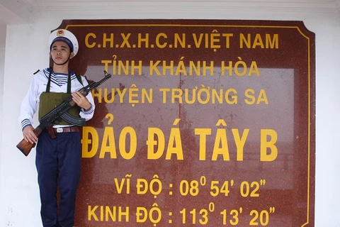 Những tấm lòng cao cả, hy sinh vì đồng đội, người dân vẫn đang nối dài ở nơi sóng gió Trường Sa (Ảnh: PV/Vietnam+)