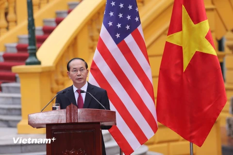 Chủ tịch nước Trần Đại Quang phát biểu sau cuộc hội đàm với Tổng thống Hoa Kỳ Donald Trump. (Ảnh: Minh Sơn)
