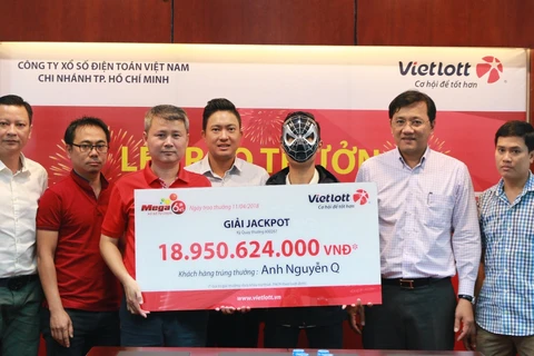 Anh Nguyễn Q. nhận giải Jackpot trị giá gần 19 tỷ đồng. (Ảnh: Vietlott)