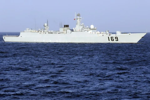 Trung Quốc huy động một lực lượng lớn tàu chiến tham gia tìm kiếm máy bay mất tích của Malaysia. (Nguồn: AFP/TTXVN)