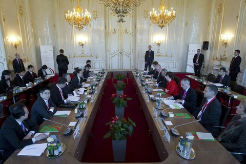 Đoàn Trung Quốc và EU trong một cuộc đối thoại. (Nguồn:AFP/TTXVN)