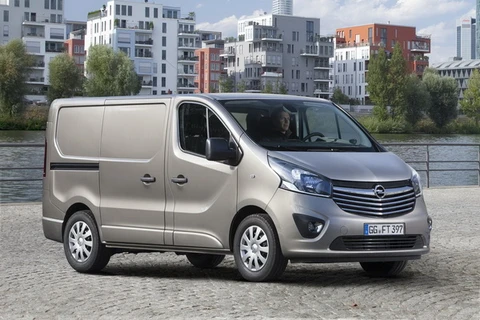 Opel/Vauxhall Vivaro của GM dùng động cơ của Renault