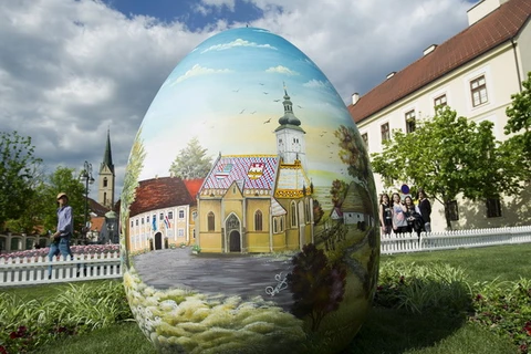 [Photo] Quả trứng khổng lồ chào đón lễ Phục sinh