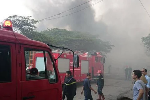 Cháy lớn tại kho hàng Diana ở Khu công nghiệp Vĩnh Tuy