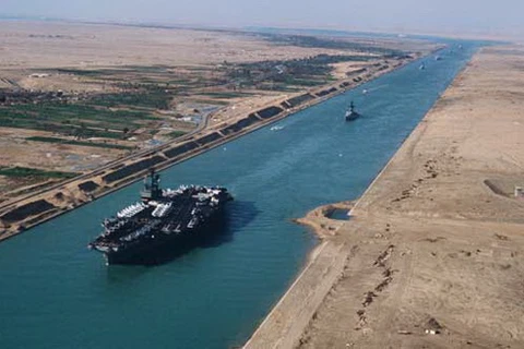 Kênh đào Suez đạt doanh thu kỷ lục hơn 5 tỷ USD