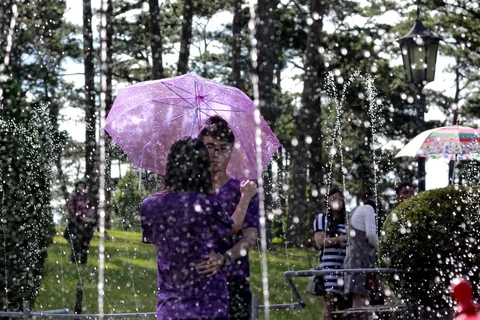 Những hình ảnh lãng mạn tại lễ hội mưa Đà Lạt