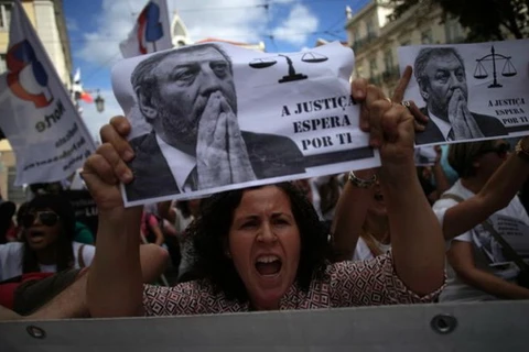Biểu tình phản đối cắt giảm ngân sách giáo dục tại Bồ Đào Nha