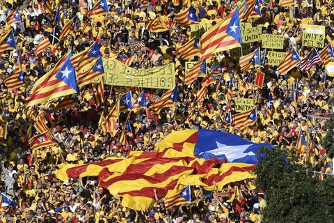 Hàng ngàn dân Catalonia tuần hành đòi tổ chức tổng tuyển cử