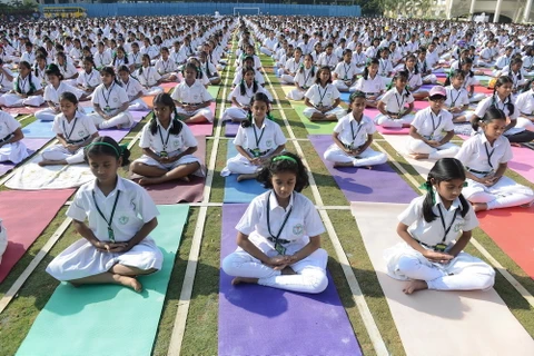 [Photo] Ấn Độ: Trình diễn yoga, cầu nguyện cho thế giới hòa bình