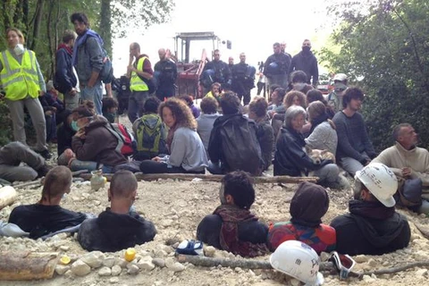 Pháp dừng xây dựng đập Sivens sau vụ người biểu tình thiệt mạng