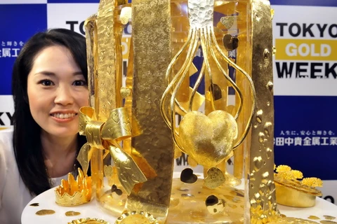 Giá vàng châu Á tiếp tục đi xuống do đồng USD tăng giá