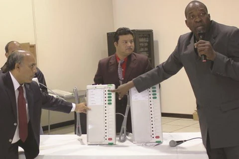 Châu Phi lần đầu tiên triển khai hệ thống bỏ phiếu điện tử