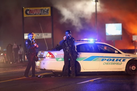 Mỹ: Gần 30 người bị bắt trong vụ bạo loạn tại Ferguson