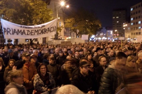 Người dân Slovakia tuần hành chống tham nhũng trong lĩnh vực y tế