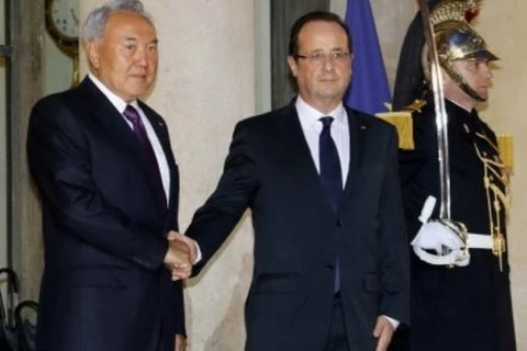 Tổng thống Pháp thăm Kazakhstan thúc đẩy trao đổi thương mại