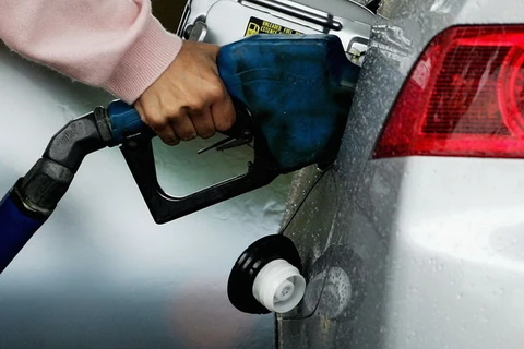 Giá dầu tiếp tục lùi về mức thấp nhất trong hơn 5 năm qua