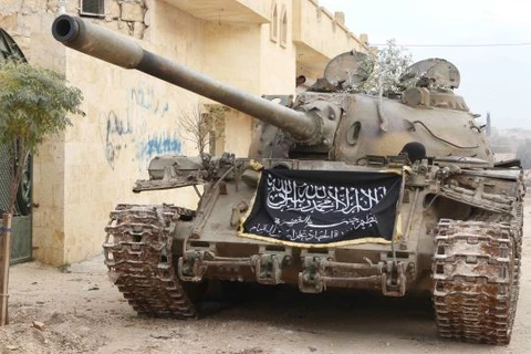 Al-Qaeda chiếm hàng chục xe tăng, xe bọc thép của quân đội Syria