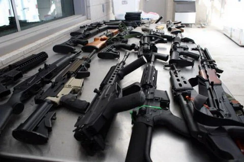 Mỹ truy tố 5 đối tượng vận chuyển lậu vũ khí bằng đường không