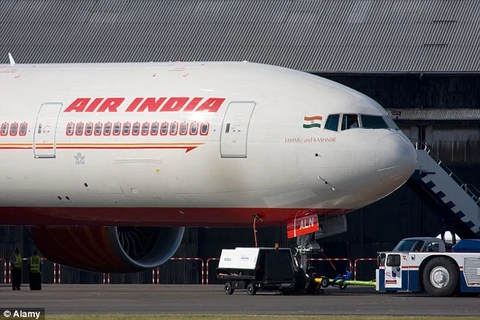 Máy bay Air India chậm chuyến vì phi công xô xát trong buồng lái