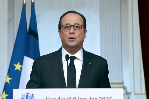 Uy tín của Tổng thống Pháp tăng mạnh sau vụ khủng bố tại Paris