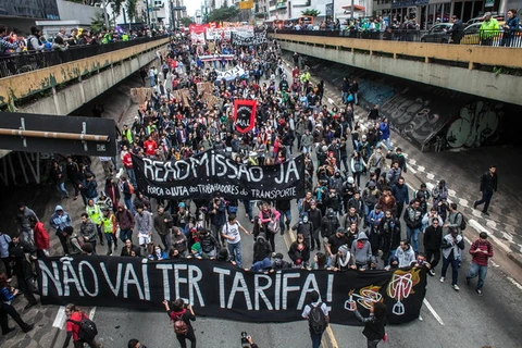 Tuần hành tại Brazil phản đối tăng giá vé giao thông công cộng