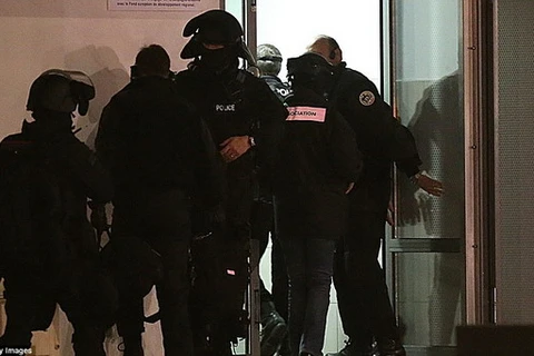 Pháp bắt giữ sáu nghi can tình nghi tham gia mạng lưới khủng bố