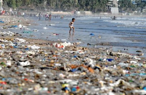 Trung Quốc đổ ra biển 2,4 triệu tấn rác thải mỗi năm