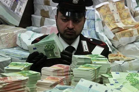 Cảnh sát Italy thu giữ 58 triệu euro tiền giả tại Napoli