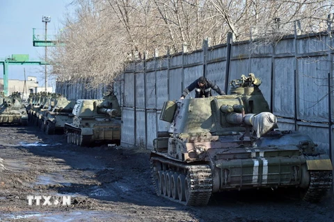 Ukraine tuyên bố ngừng rút vũ khí hạng nặng khỏi giới tuyến 