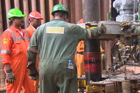 Angola thả nổi giá xăng, Nigieria giảm 90% trợ cấp giá nhiên liệu