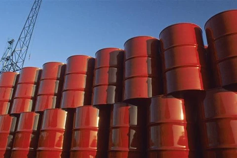 IEA: Tình trạng dư cung trên thị trường dầu mỏ vẫn dai dẳng 