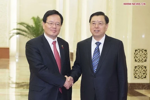 Chủ tịch Quốc hội Hàn Quốc Chung Eui-hwa (trái) và người đồng cấp Trung Quốc Trương Đức Giang. (Nguồn: news.cn) 