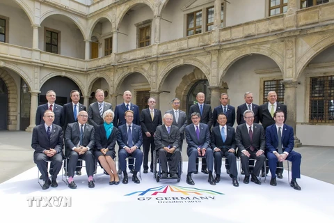 Các đại biểu tham dự Hội nghị G7 chụp ảnh lưu niệm. (Nguồn: AFP/TTXVN)