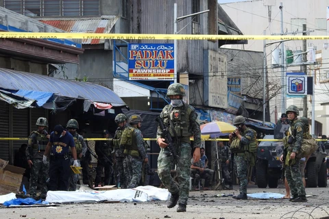 Trong ảnh (tư liệu): Cảnh sát và binh sĩ phong tỏa hiện trường một vụ đánh bom ở Jolo, tỉnh Sulu, Philippines, ngày 27/1/2019. (Nguồn: AFP/ TTXVN)