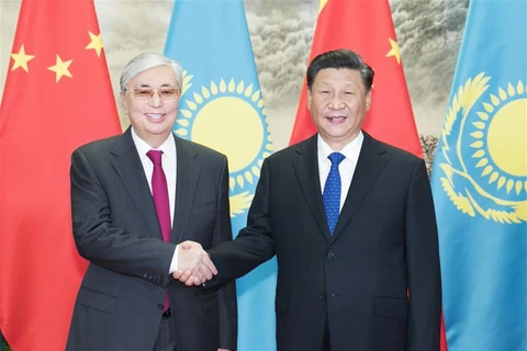 Chủ tịch Trung Quốc Tập Cận Bình (phải) và Tổng thống Kazakhstan Kassym-Jomart Tokayev. (Nguồn: xinhuanet)