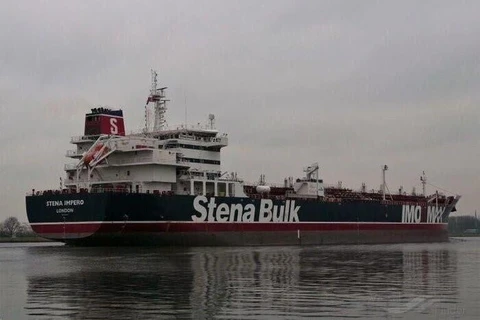 Tàu chở dầu Stena Impero của Anh tại eo biển Hormuz. (Nguồn: IRNA/TTXVN)