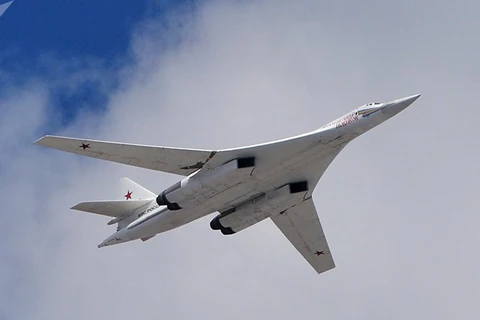 Nga điều 2 máy bay ném bom chiến lược Tu-160 tới Nam Phi